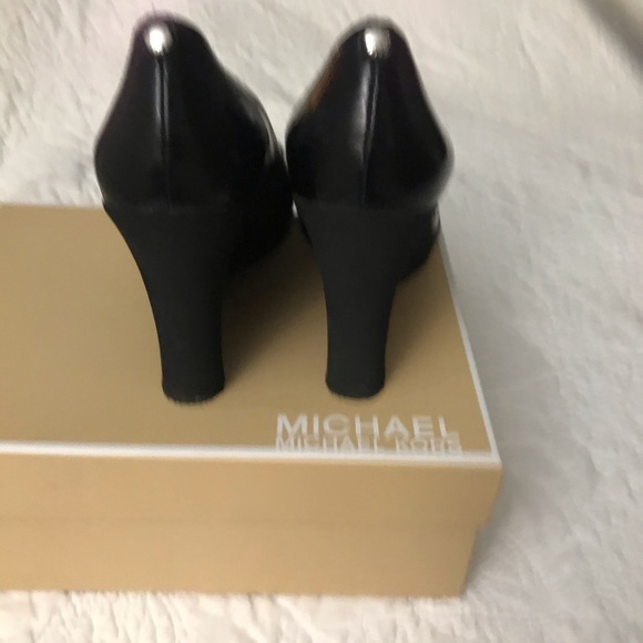 Michael Kors ladies shoes - Picture 6 of 8
